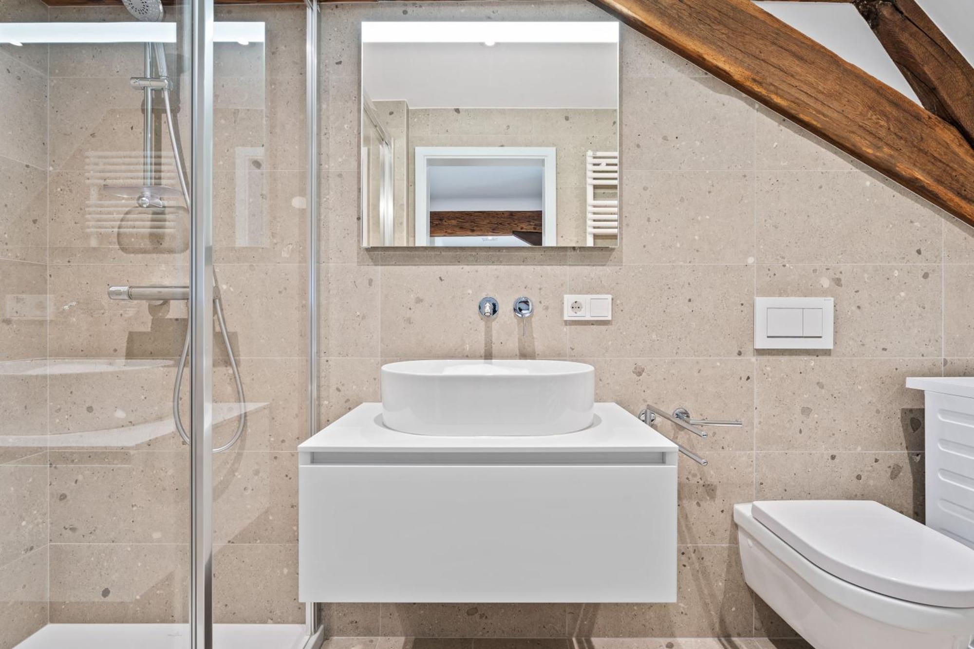 Apartment Modern In Clausen With Wifi, Kitchen & Workspace