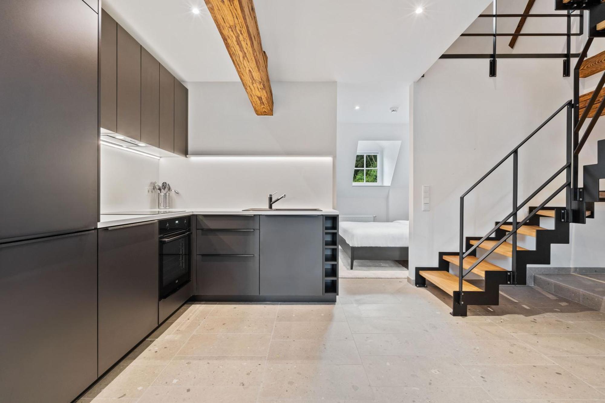 Modern In Clausen With Wifi, Kitchen & Workspace Apartment