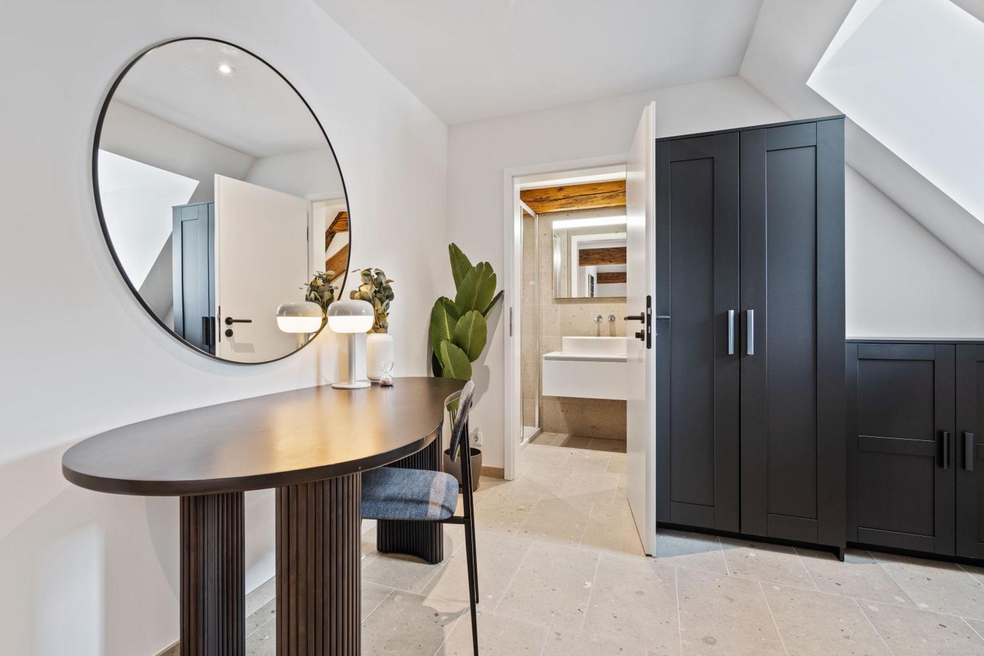 Appartement Modern In Clausen With Wifi, Kitchen & Workspace *
