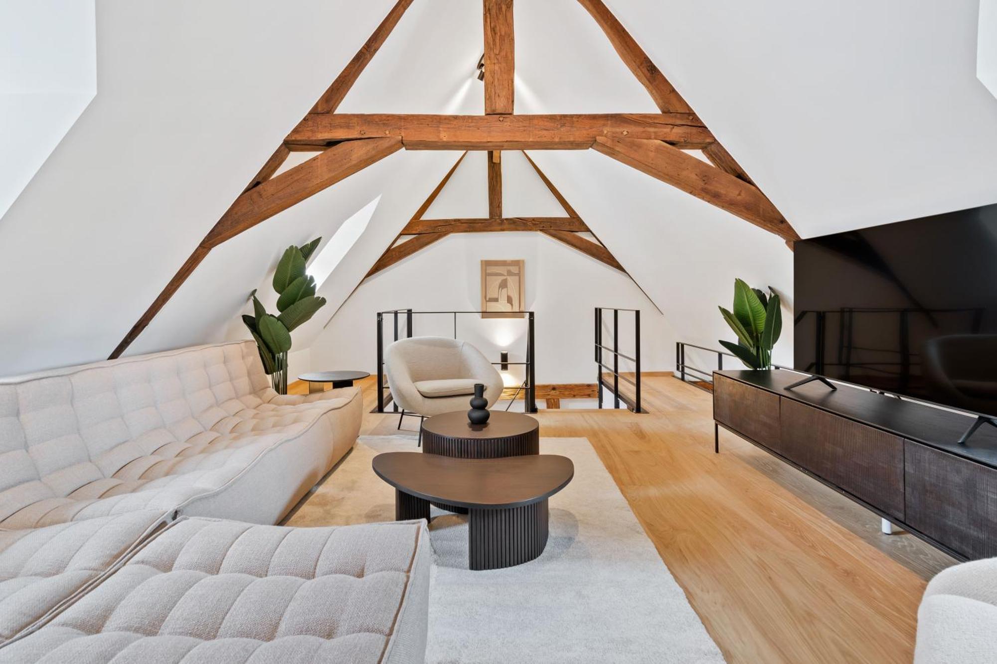 Modern In Clausen With Wifi, Kitchen & Workspace
