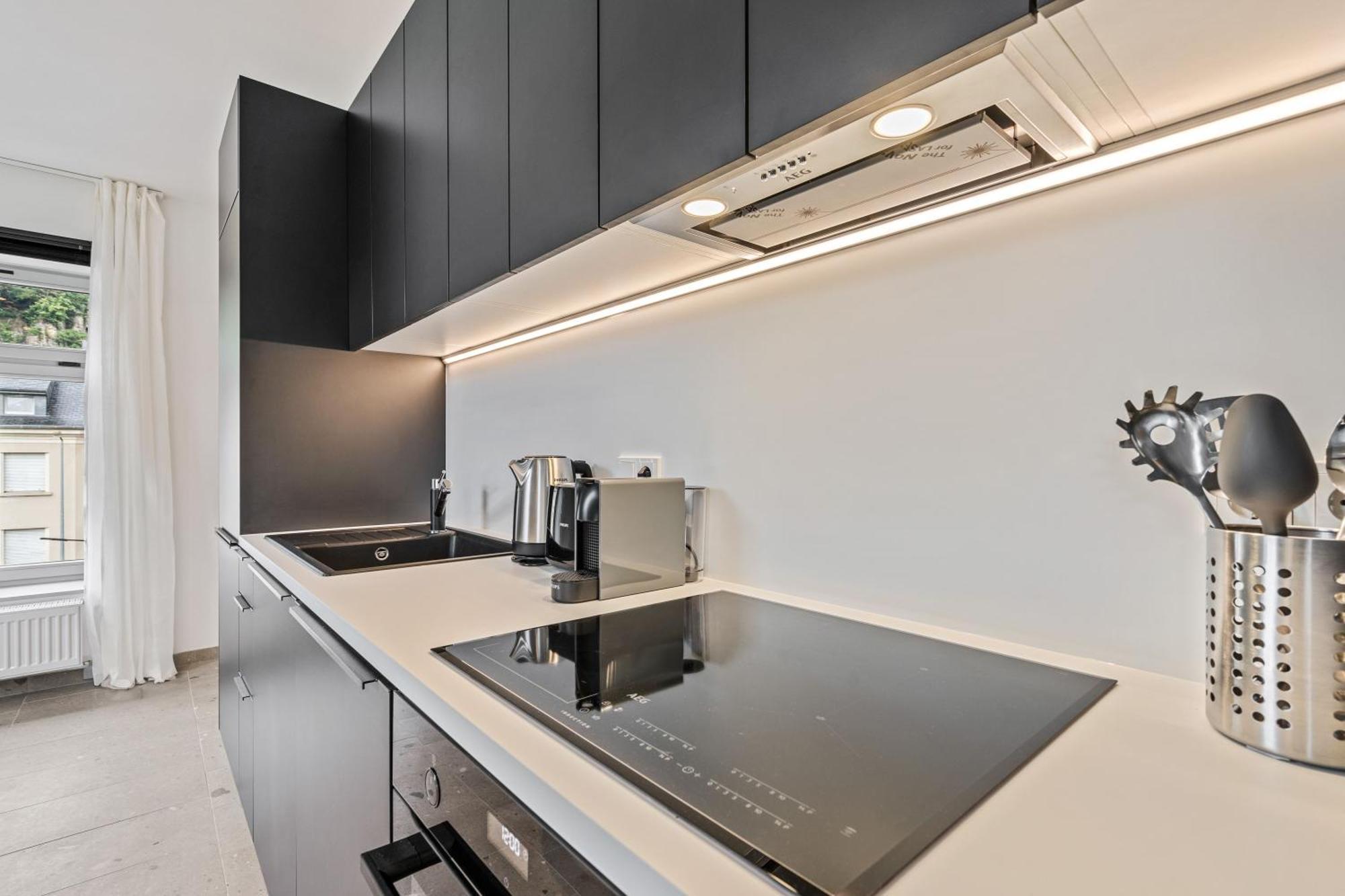 Appartement Modern In Clausen With Wifi, Kitchen & Workspace