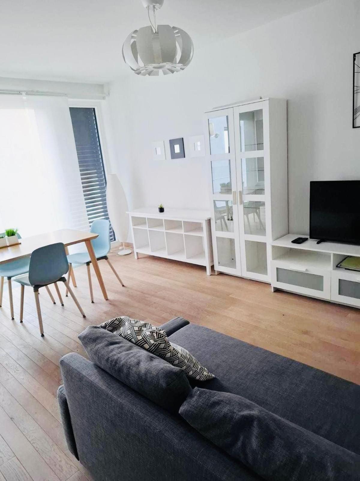 Appartement Bright And Welcoming 2 Bedrooms In Center *