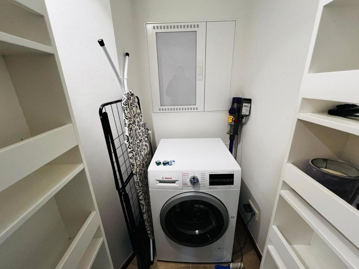 Gorgeous 1 Bedroom Flat With Balcony&parking Apartment *