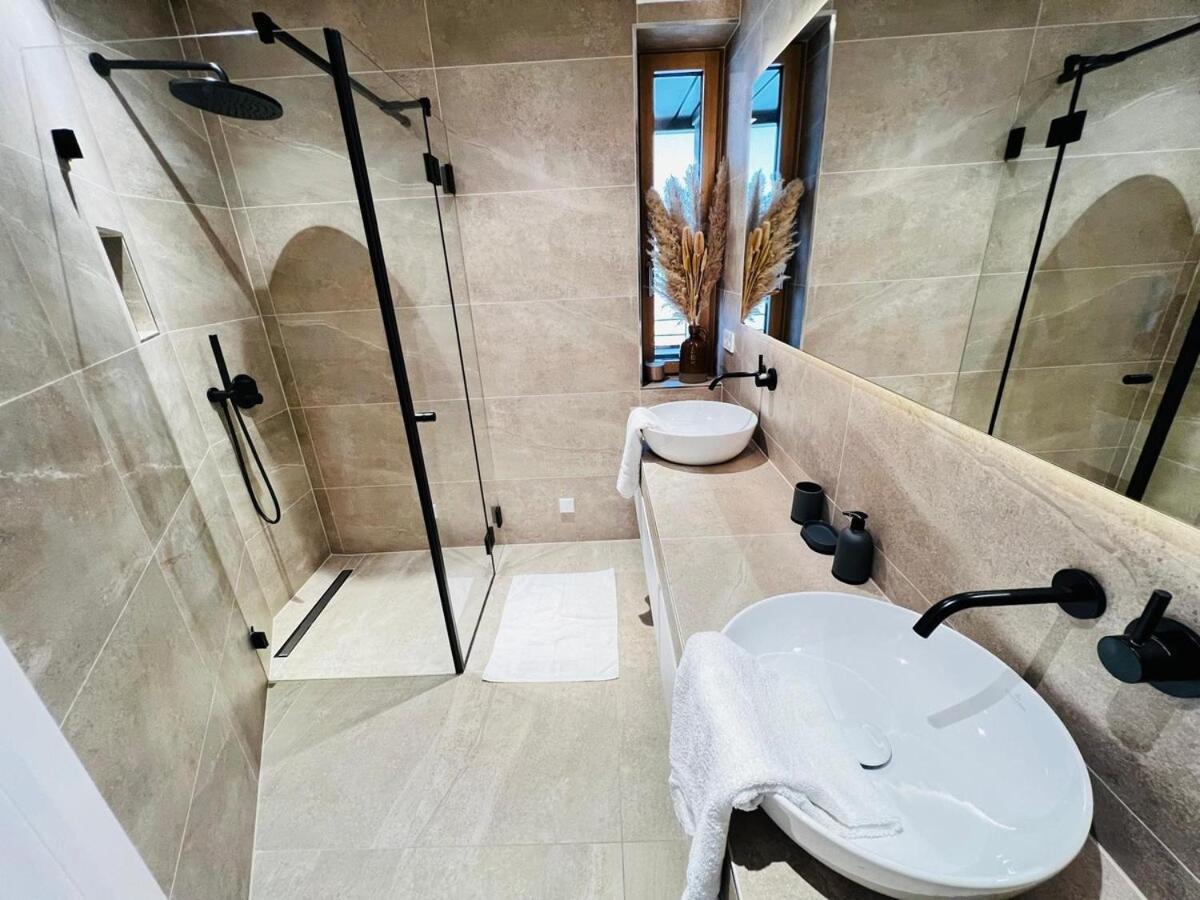 Gorgeous 1 Bedroom Flat With Balcony&parking Apartment Luxembourg