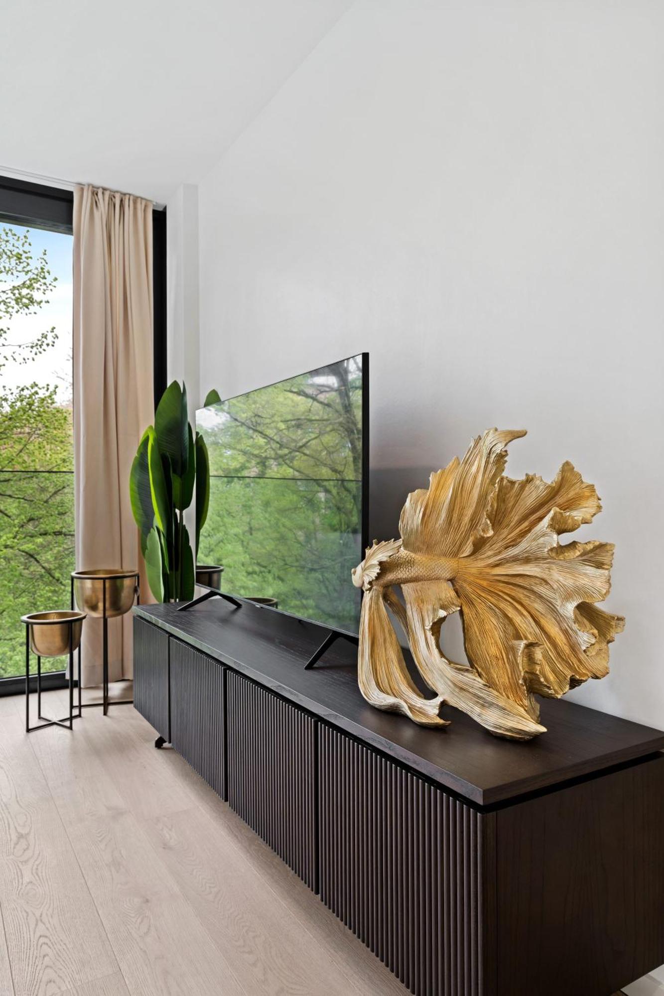 Stylish Downtown Escape With Comforts *