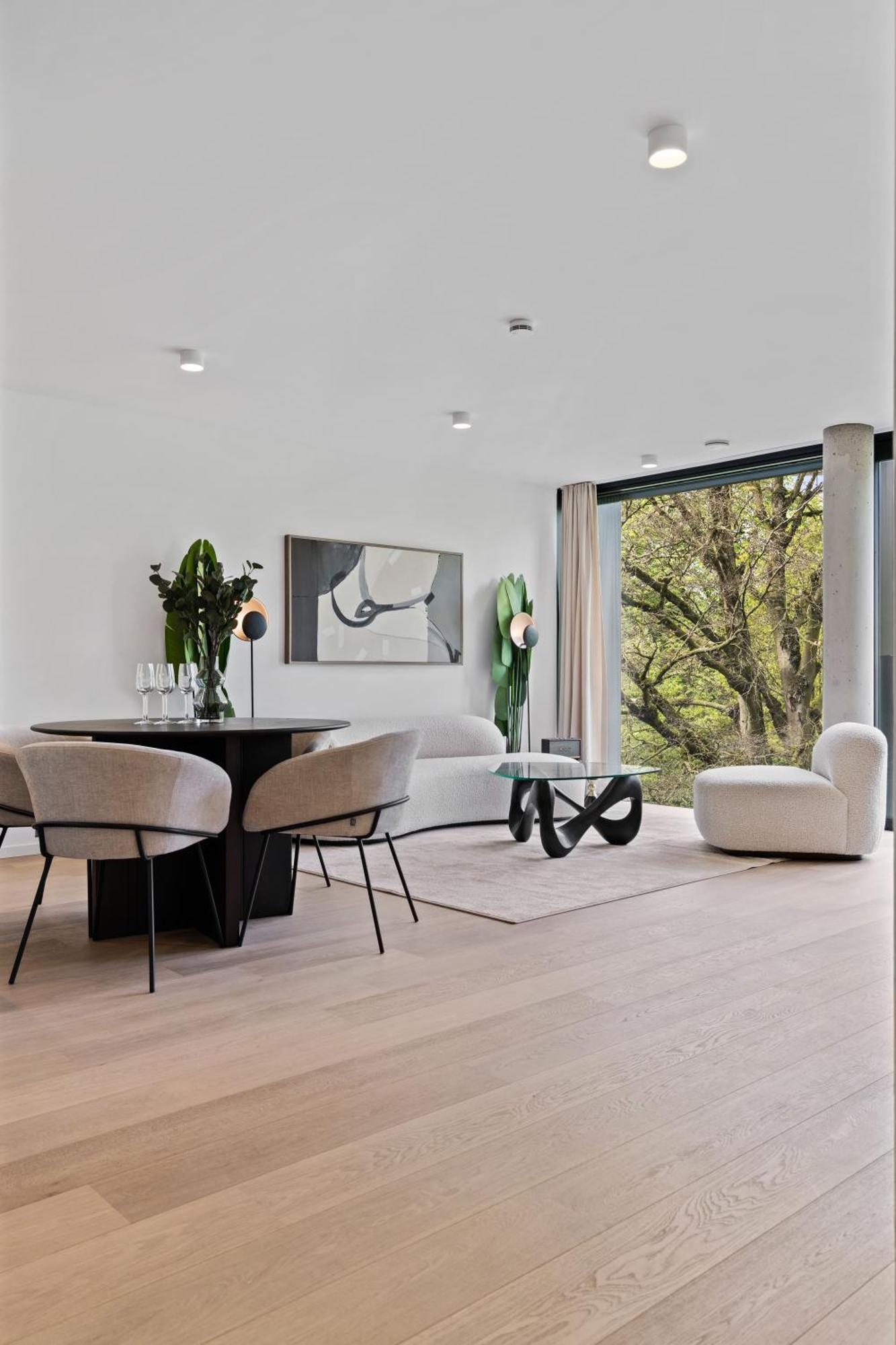 Stylish Downtown Escape With Comforts Luxemburg