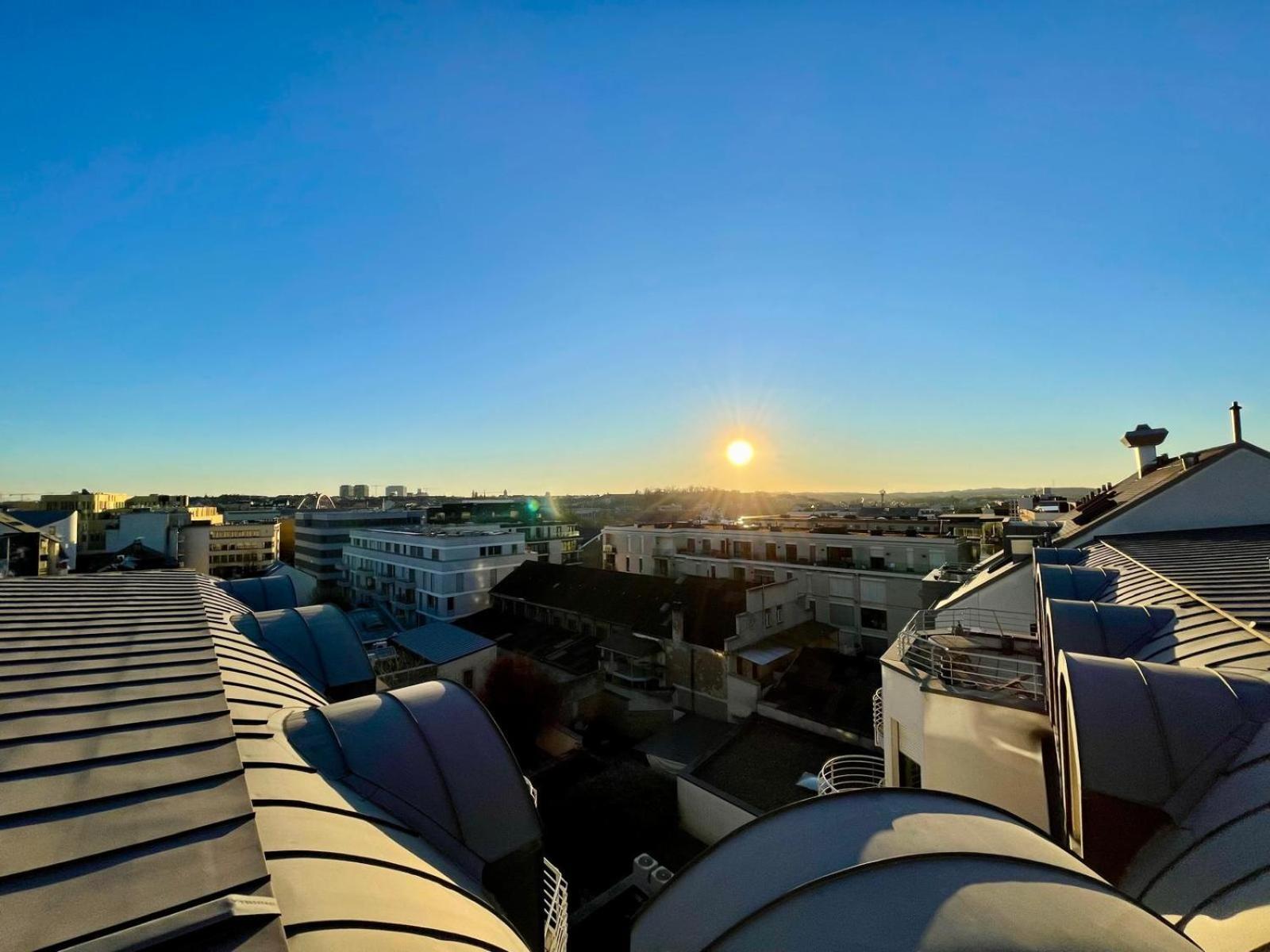 Lux Penthouse - Office, Terrace, Gym & Parking *
