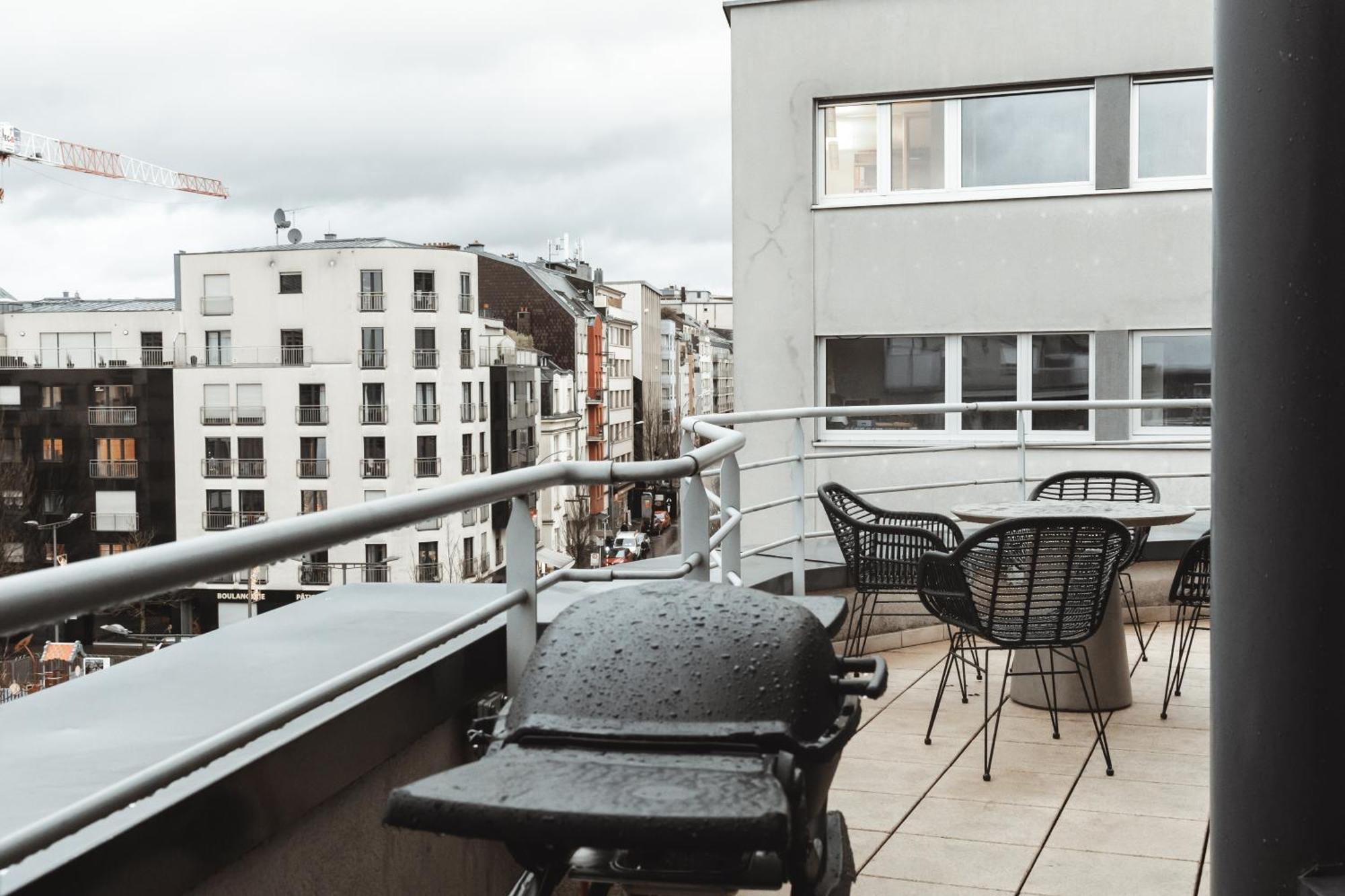 Lux Penthouse - Office, Terrace, Gym & Parking Apartment *