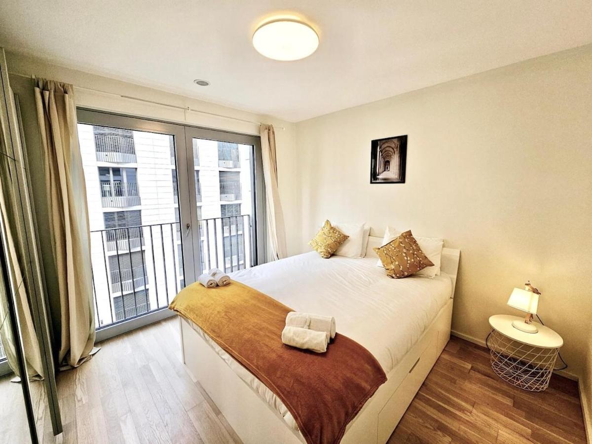 Apartment Modern One Bedroom Flat With A Parking Space *