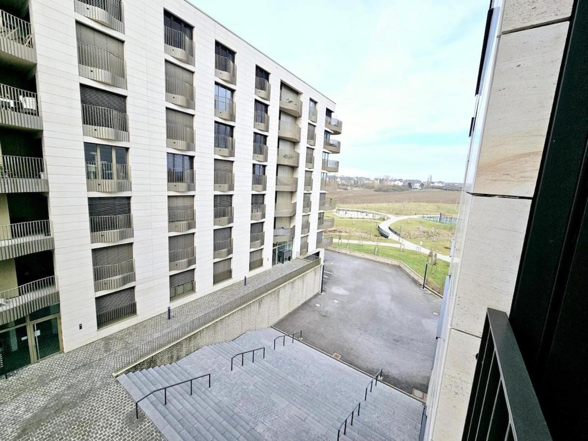 Modern One Bedroom Flat With A Parking Space *
