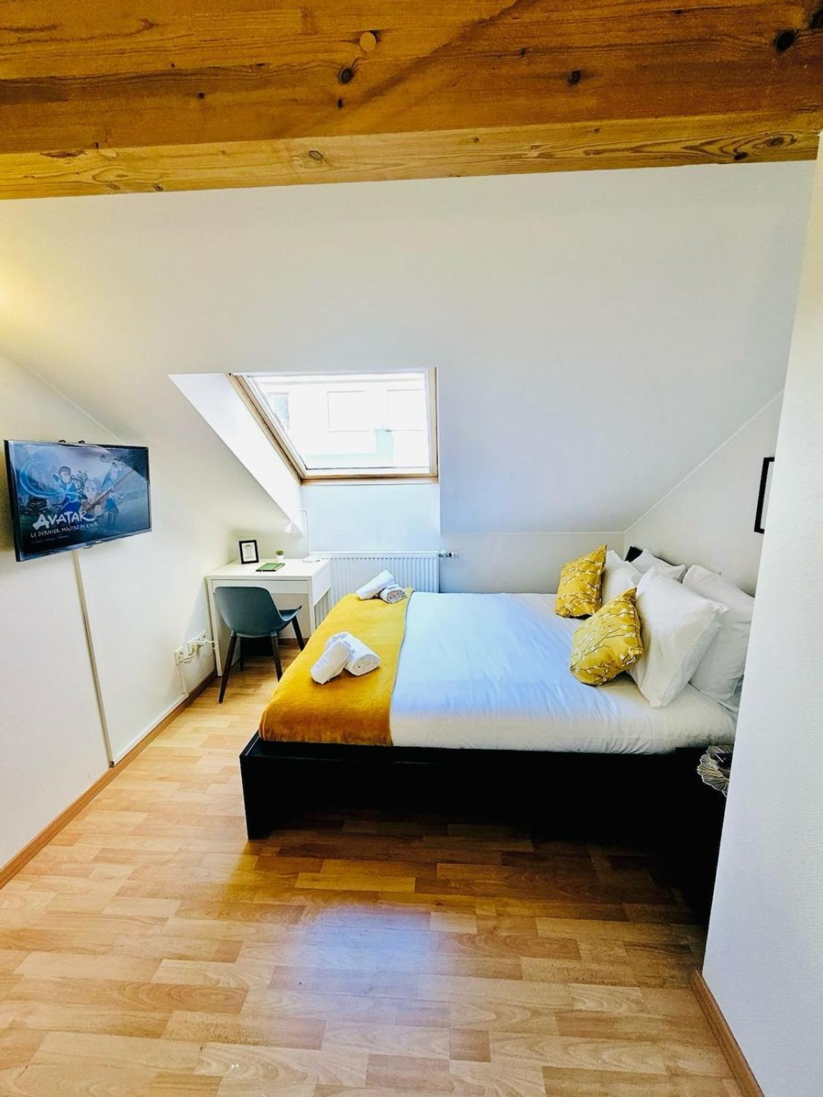 Compact In Luxembourg-limp17b