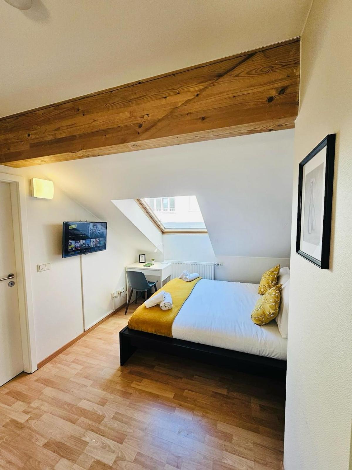 Compact In Luxembourg-limp17b Luxemburgo