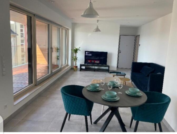 Luxury One Bedroom W Terrace&parking- 142-100