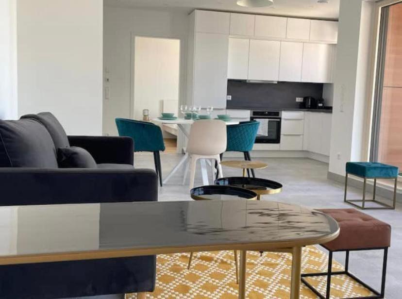 Luxury One Bedroom W Terrace&parking- 142-100 Apartment *