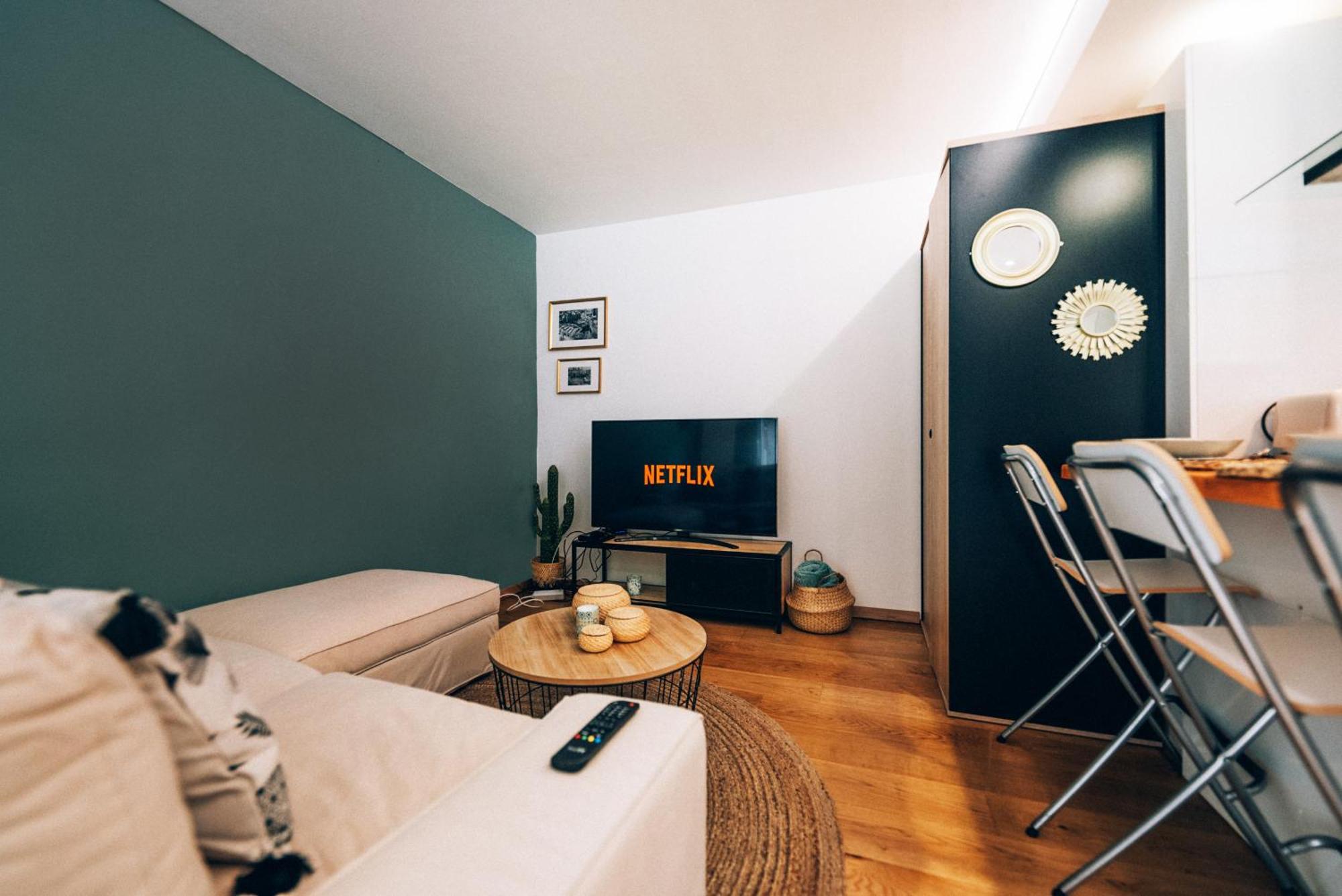 Cozy With Terrace, Pet-friendly, Near Center Appartement Luxemburg