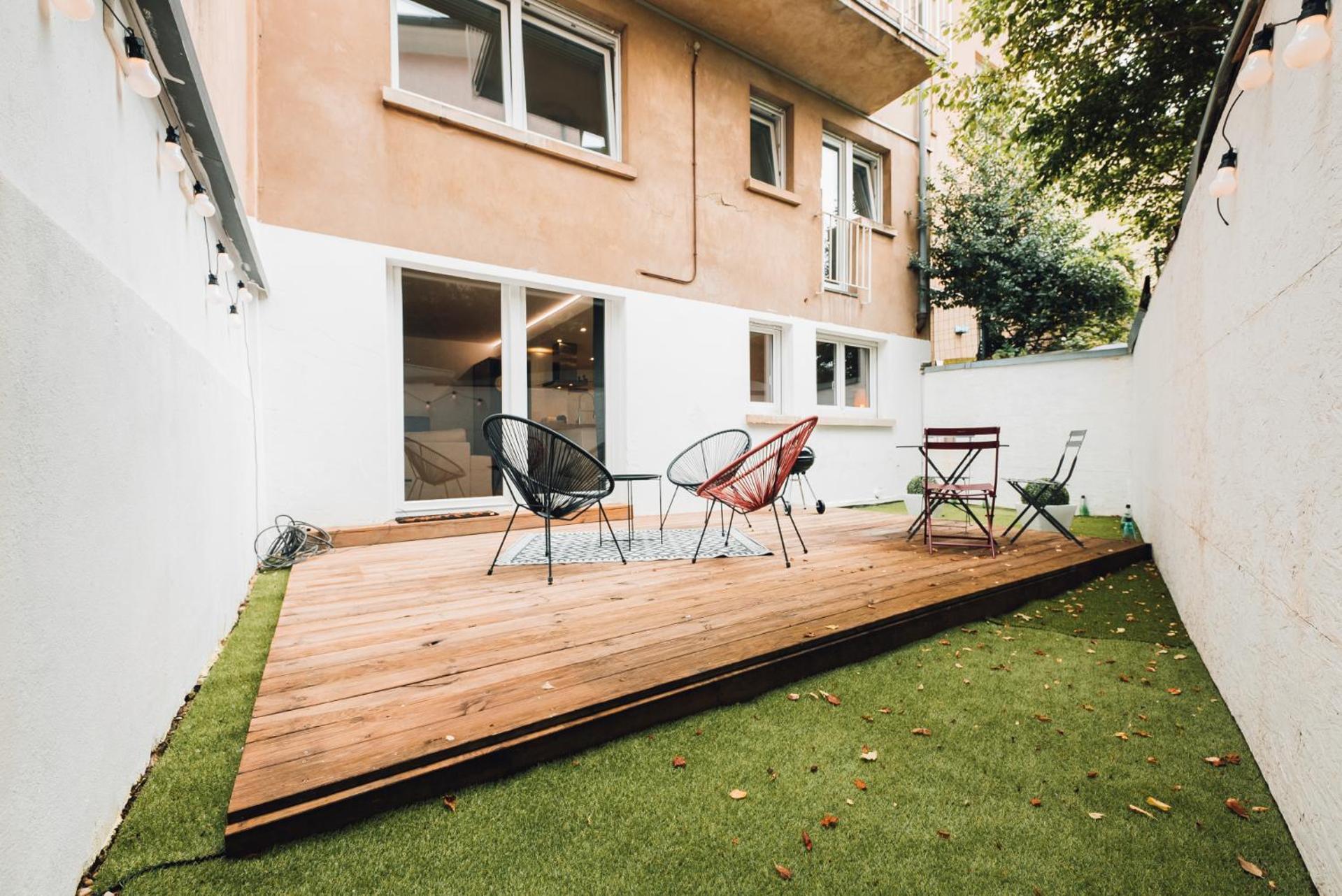 Cozy With Terrace, Pet-friendly, Near Center