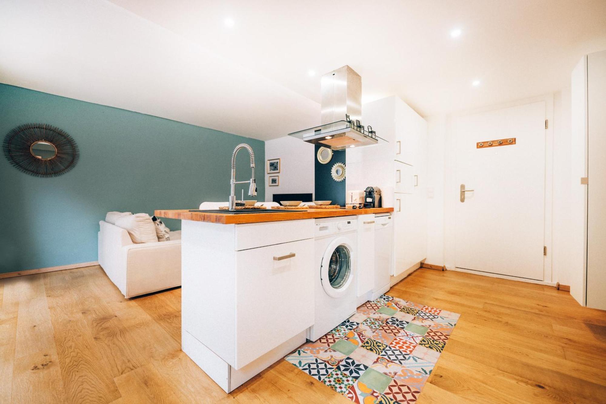 Cozy With Terrace, Pet-friendly, Near Center *