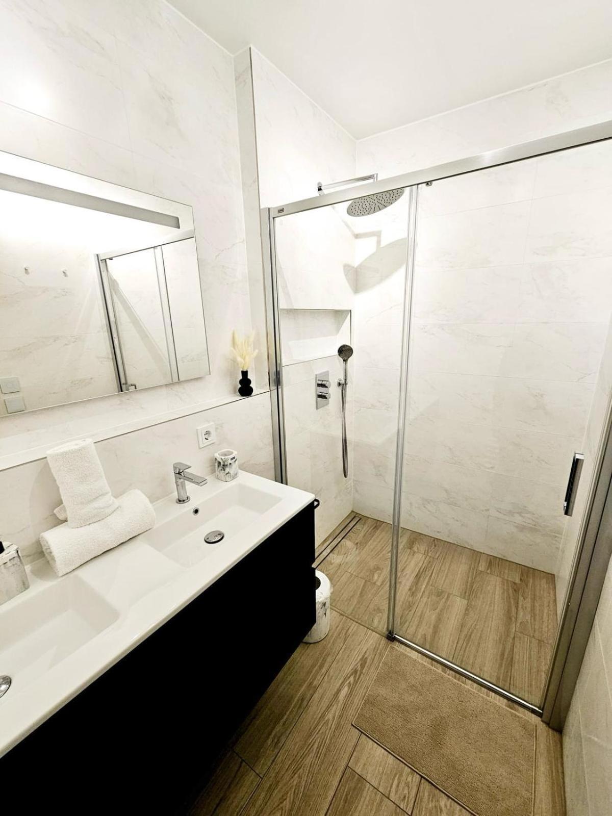 Apartment Stunning 2 Bedrooms With Private Terrace In