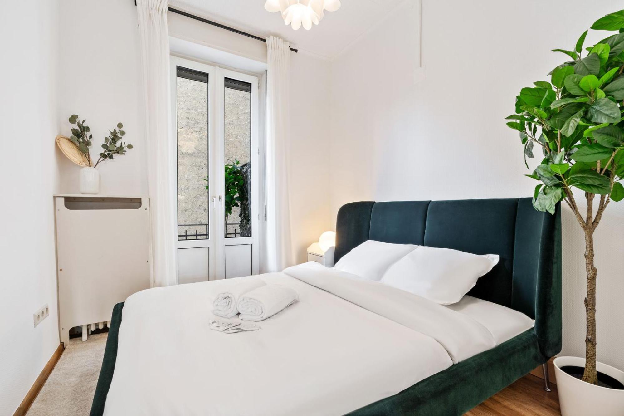 Apartment Stylish 2-bed In Gare, Near Cafes & Shop *