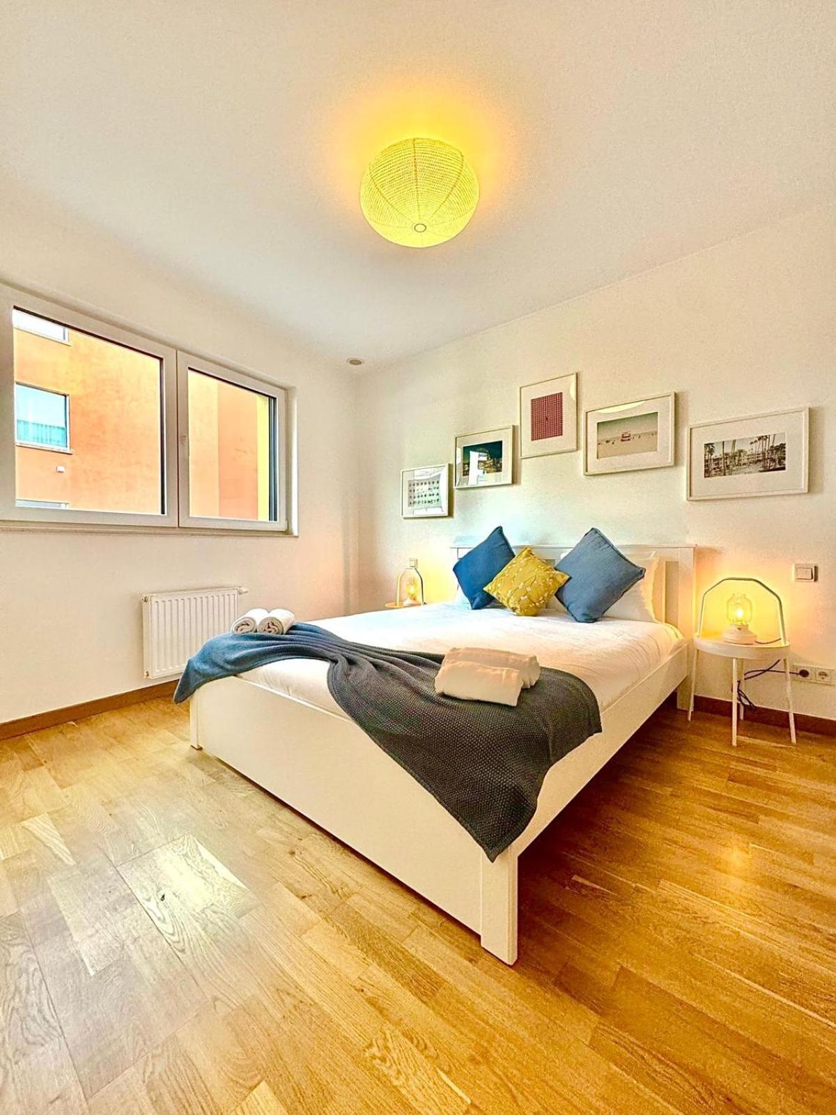 Beautiful 2 Bedrooms Flat In Appartement *
