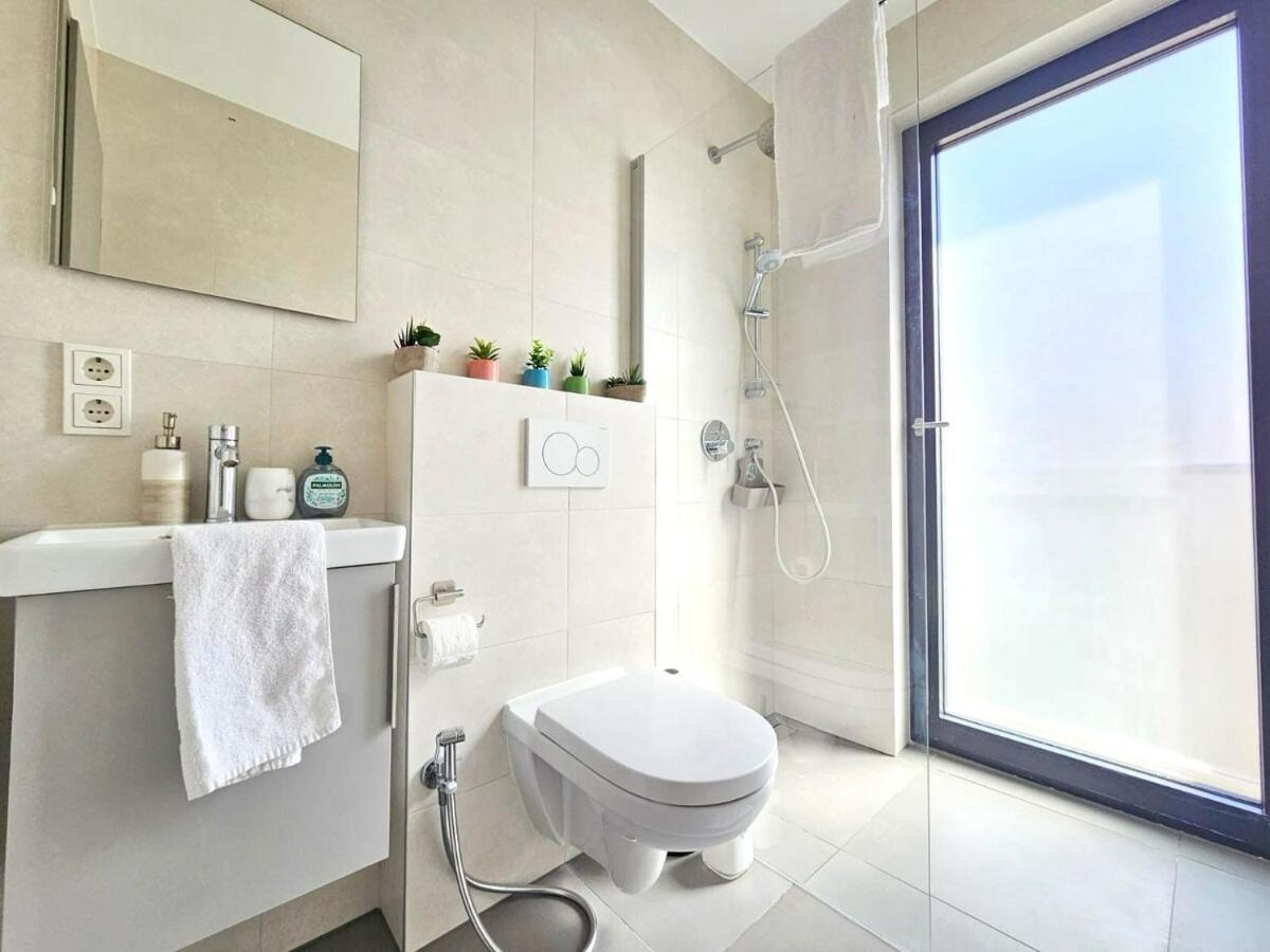 Living In Style 3br W 2 Terraces&free Parking-ham1 Appartement