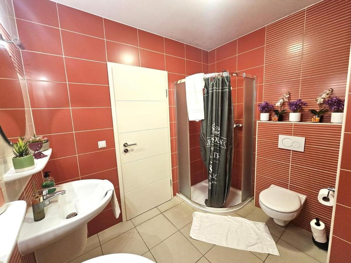 Chic Retreat 2br Near Station With Parking-2a Apartment *