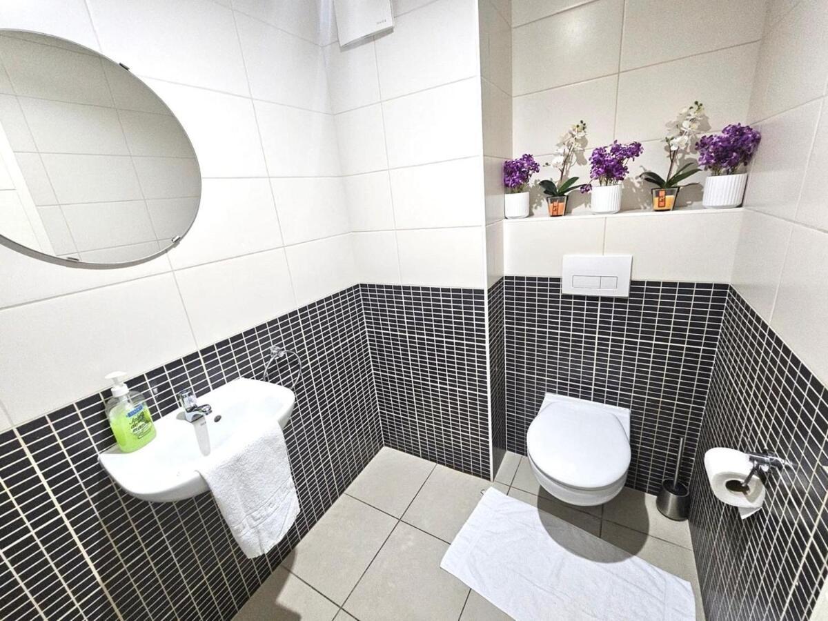 Apartment Chic Retreat 2br Near Station With Parking-2a *