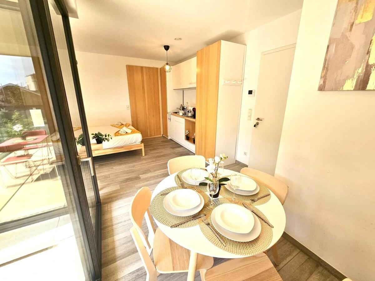 Cozy With Sunny Terrace-chiny3 Apartment