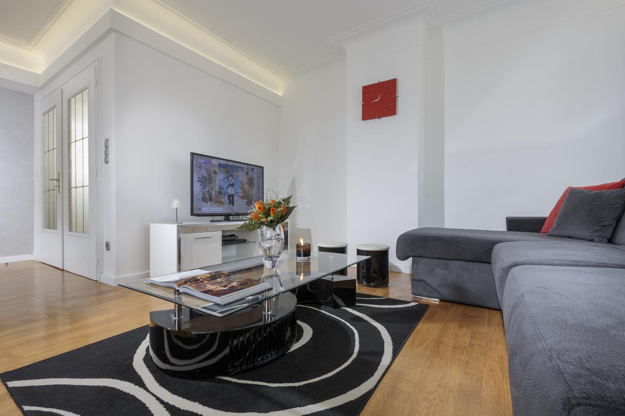 The Queen Luxury - Carlotta * Luxembourg