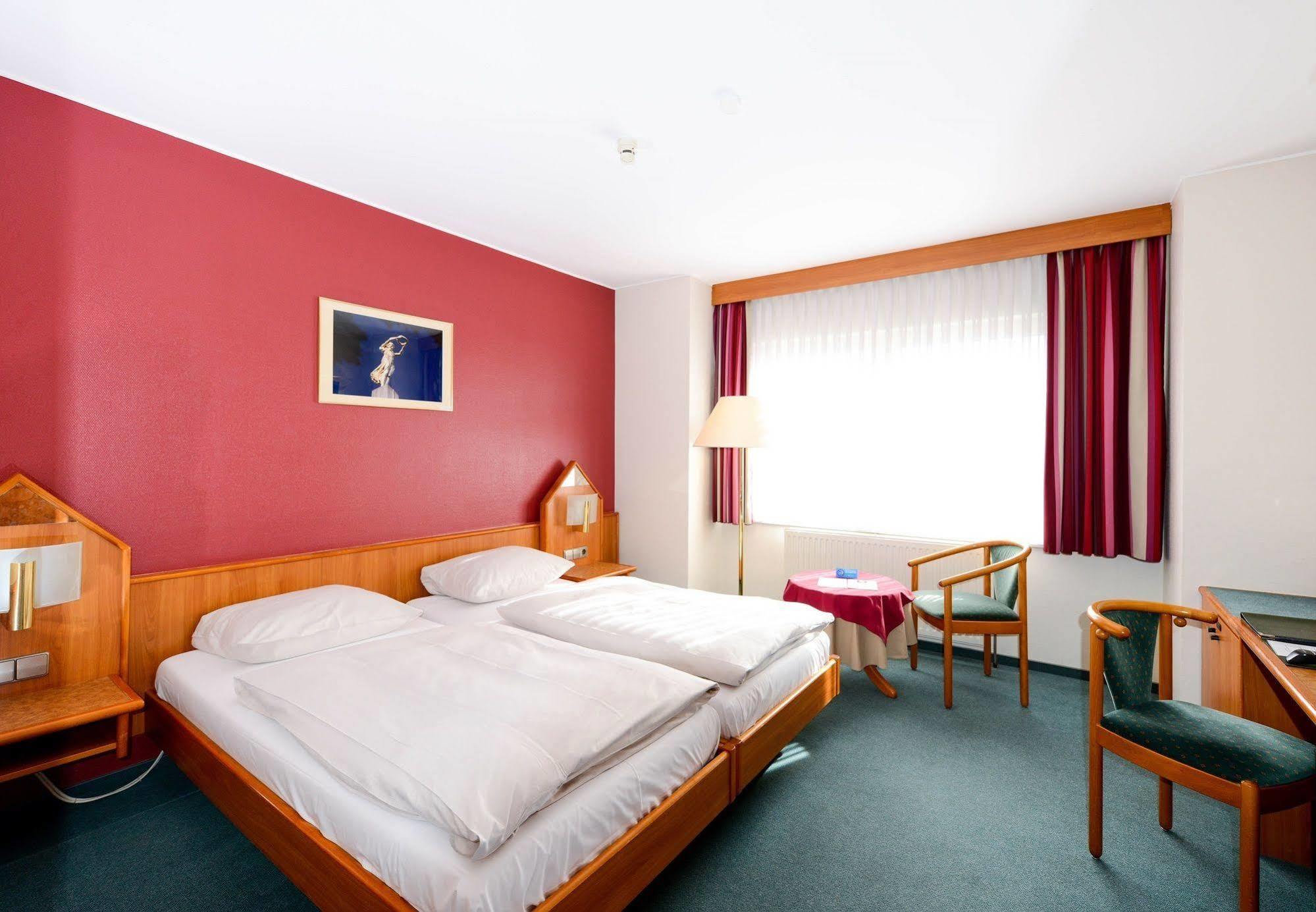 Hotel Christophe Colomb 3*