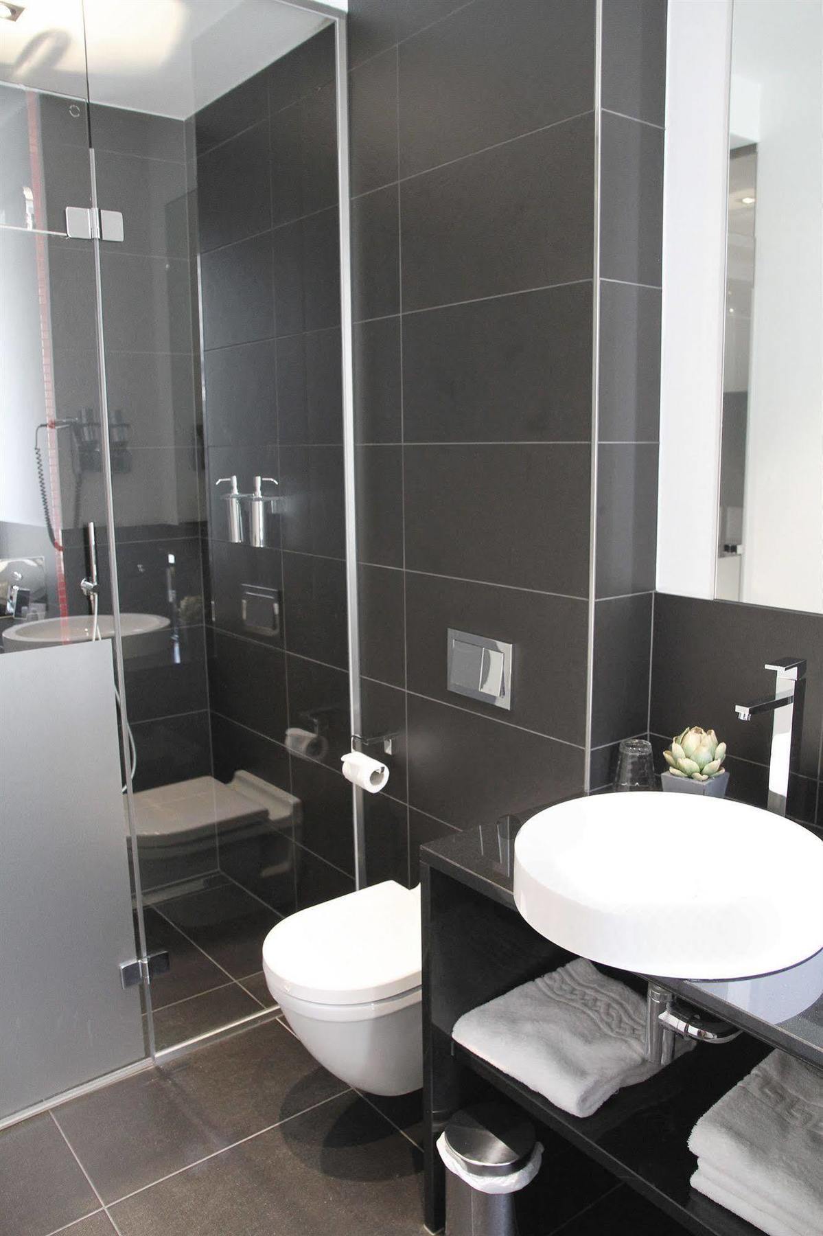 Grey Hotel 3*