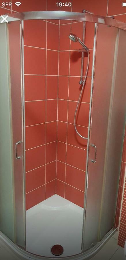 Modern 100m2 Flat 2mn Walking From Train Station In City Center, Free Parking -2a Appartement