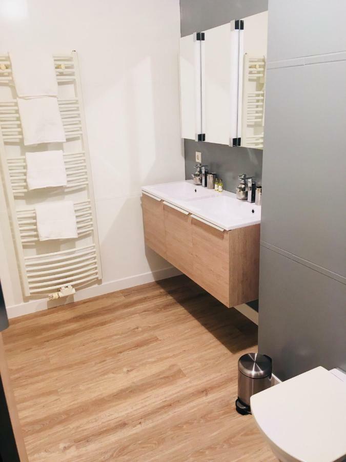Art Deco 100m2 Flat 2 Min Walking From Train Station In Center, Free Parking And Terrace - 2b Appartement *