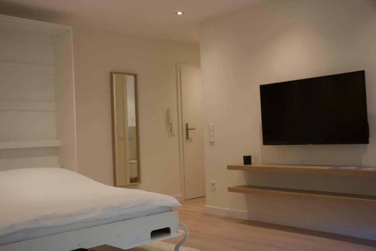 Apartment Fully Renovated Studio Flat With Own Parking *