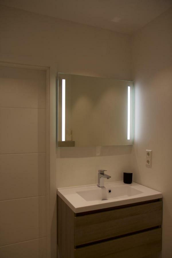 Fully Renovated Studio Flat With Own Parking *
