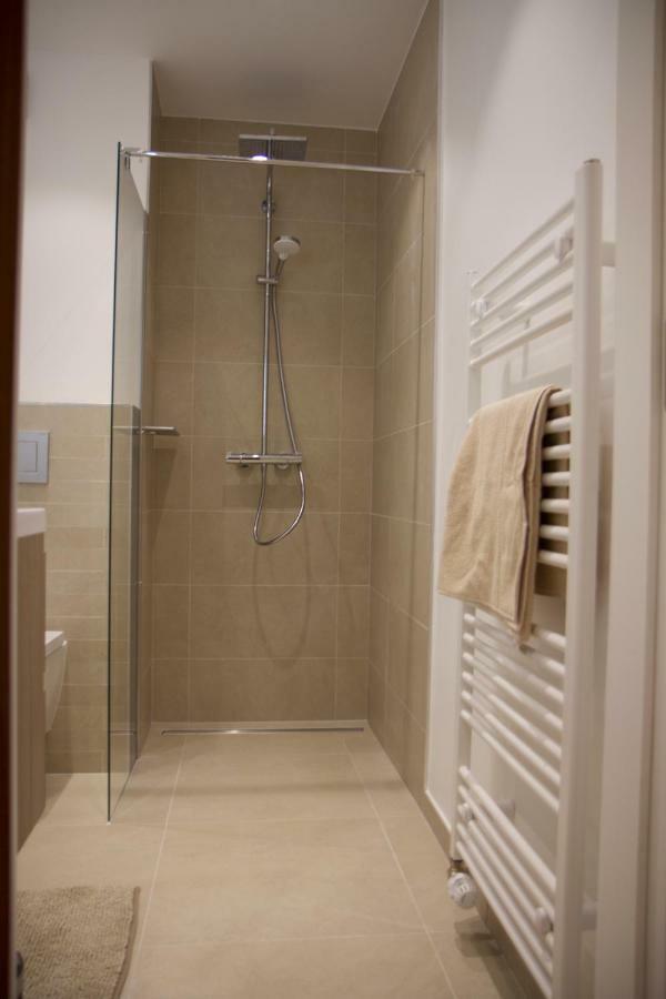 Fully Renovated Studio Flat With Own Parking Apartment Luxemburg