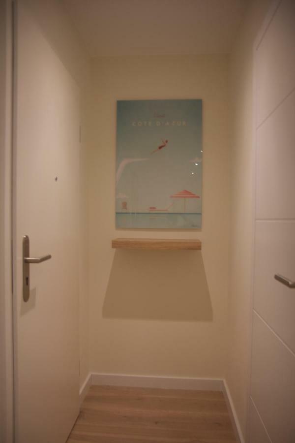 Fully Renovated Studio Flat With Own Parking Apartment *