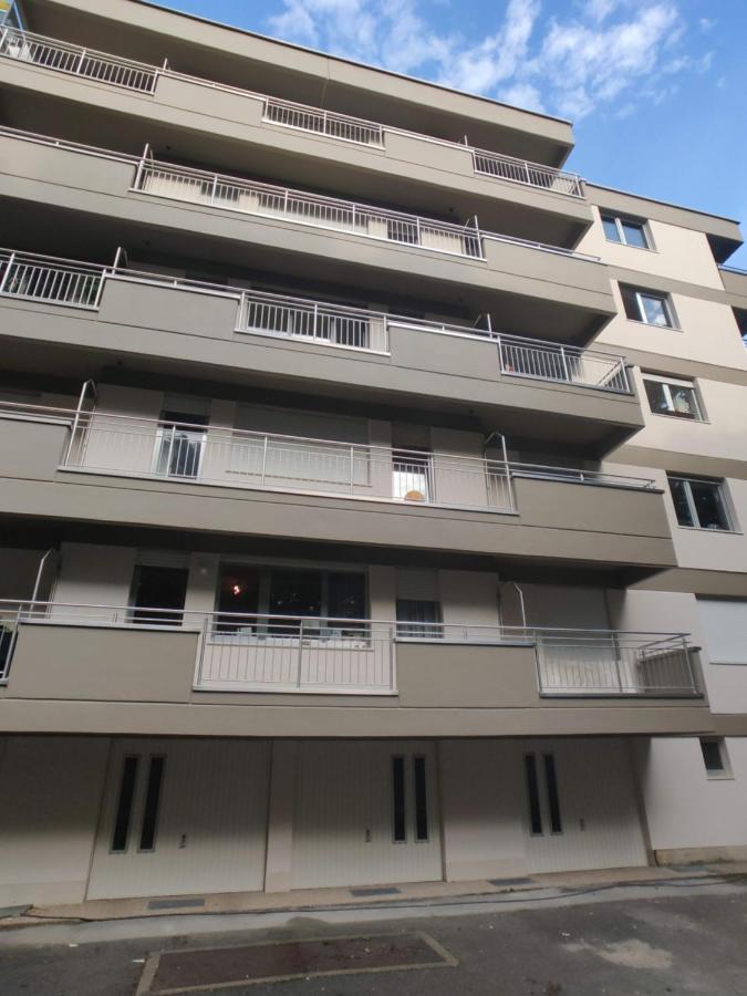 Fully Renovated Studio Flat With Own Parking