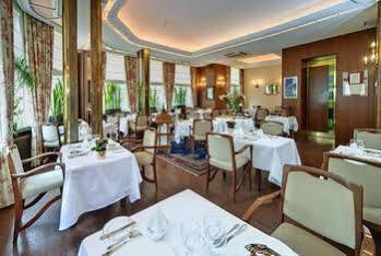 Hotel Grand Cravat