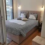 Luxury 1 Bedroom In Center With Terrace & Parking - 75M