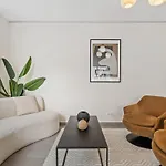 Luxury 2Br, Free Parking, Balcony