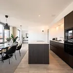 City Luxury With City Views In Ville Haute
