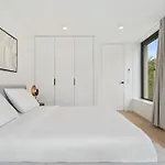 Stylish Downtown Escape With Comforts