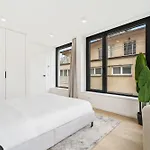 Luxury Downtown Apartment With Modern Amenities