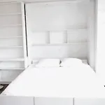 Sunny & Cozy Studio With Shared Swimming Pool