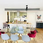 Spacious Two Bedrooms W Parking&Balcony