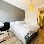 Spacious Two Bedrooms W Parking&Balcony