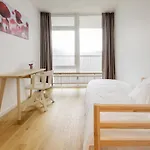Modern 2 Bedroom Apartment With Pool And Gym