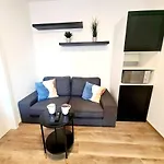 Luxury 1 Bedroom Flat With Parking
