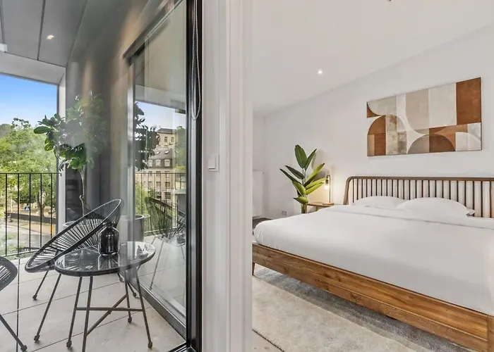 Luxurious 2Br Apt With Balcony In Luxembourg